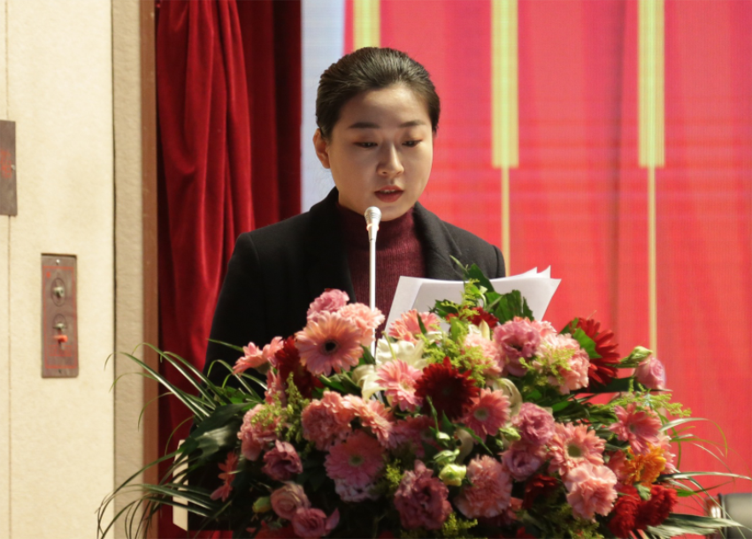 滚球线上平台,滚球（中国）第一届党委班子选举大会---于丽娜同志宣读大会关于通过党委和纪委报告的决议